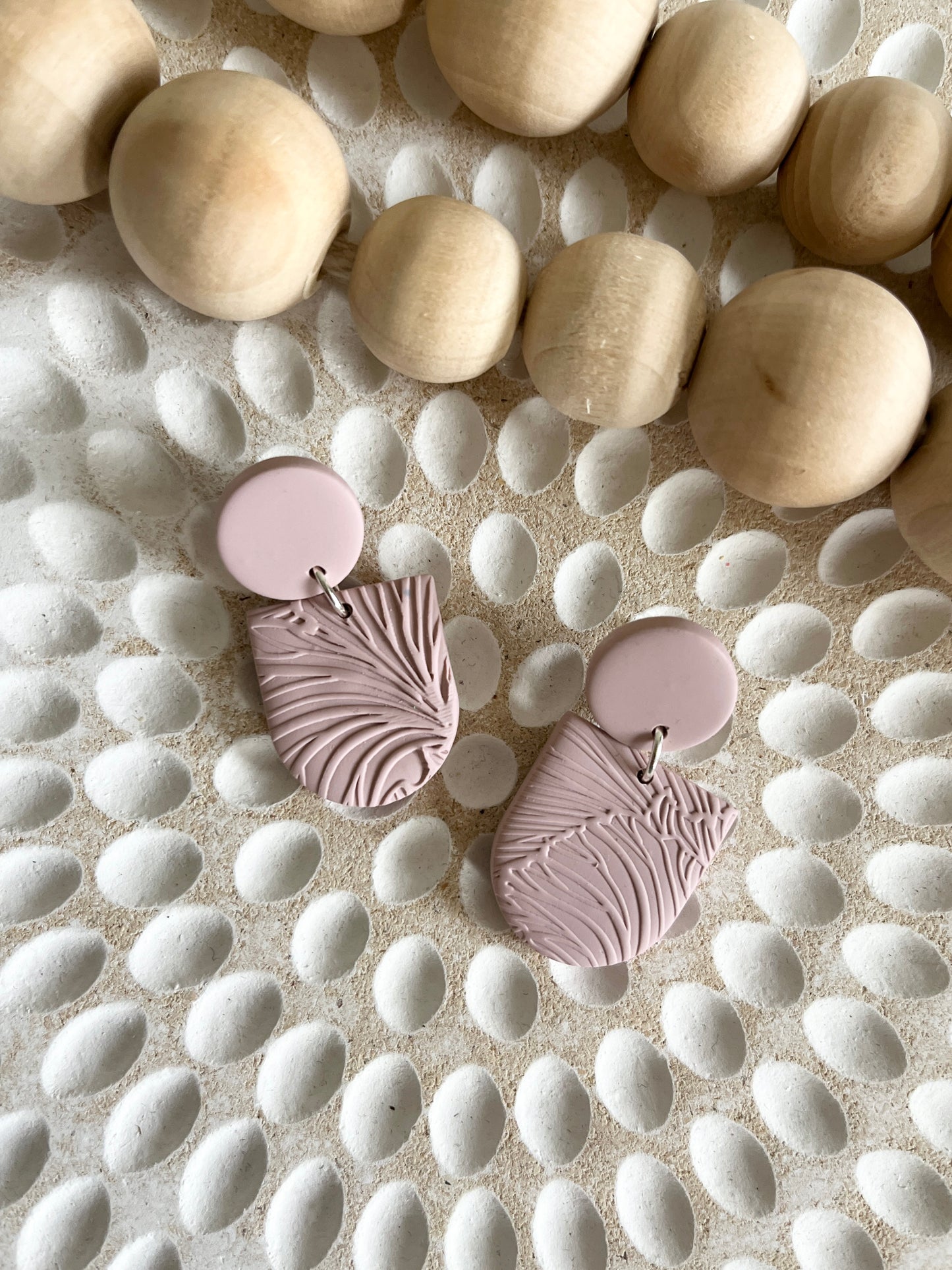 Dusty pink floral texture inverted arch stud earring