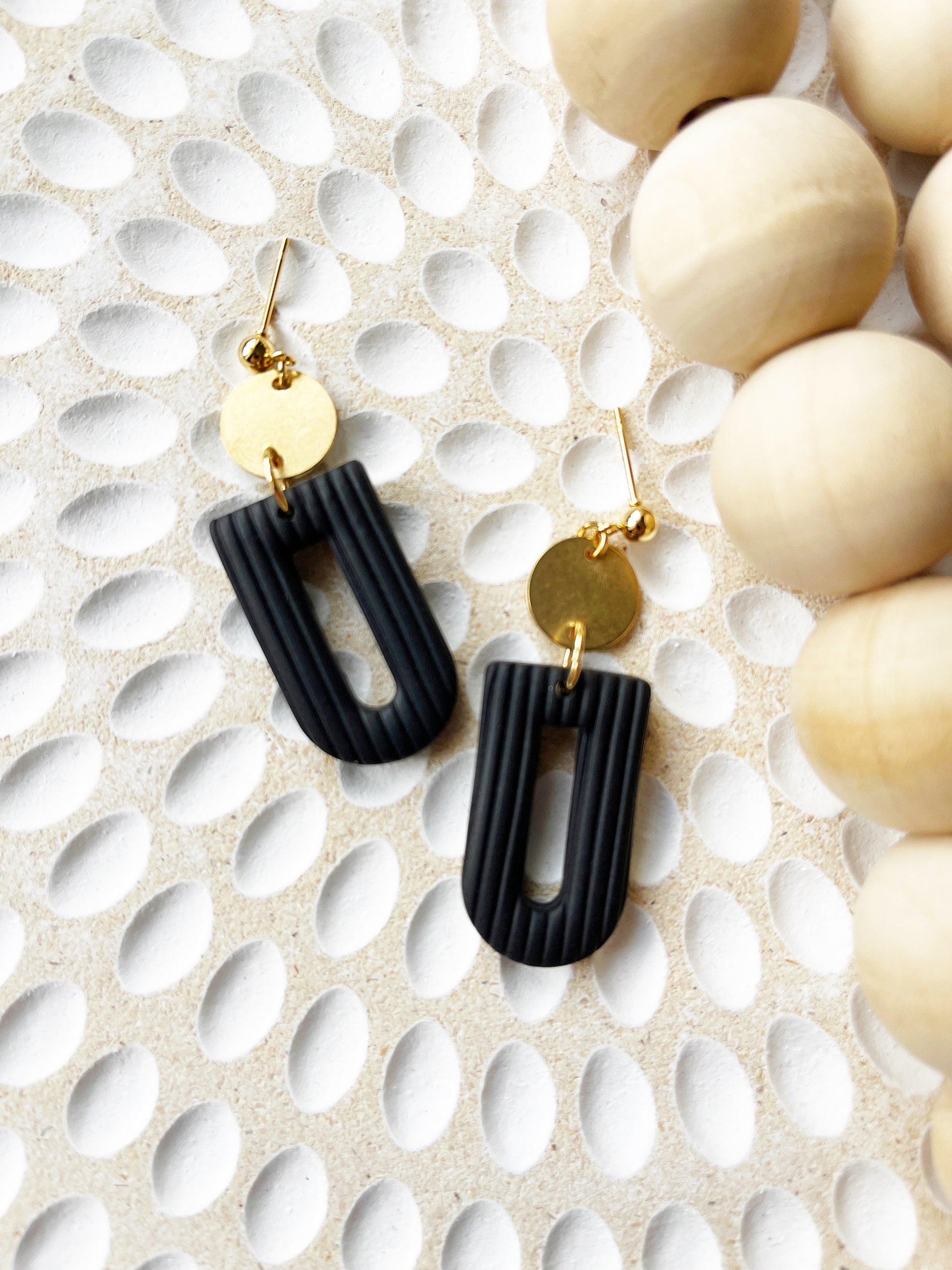 Black clay art deco stud earring with gold circle