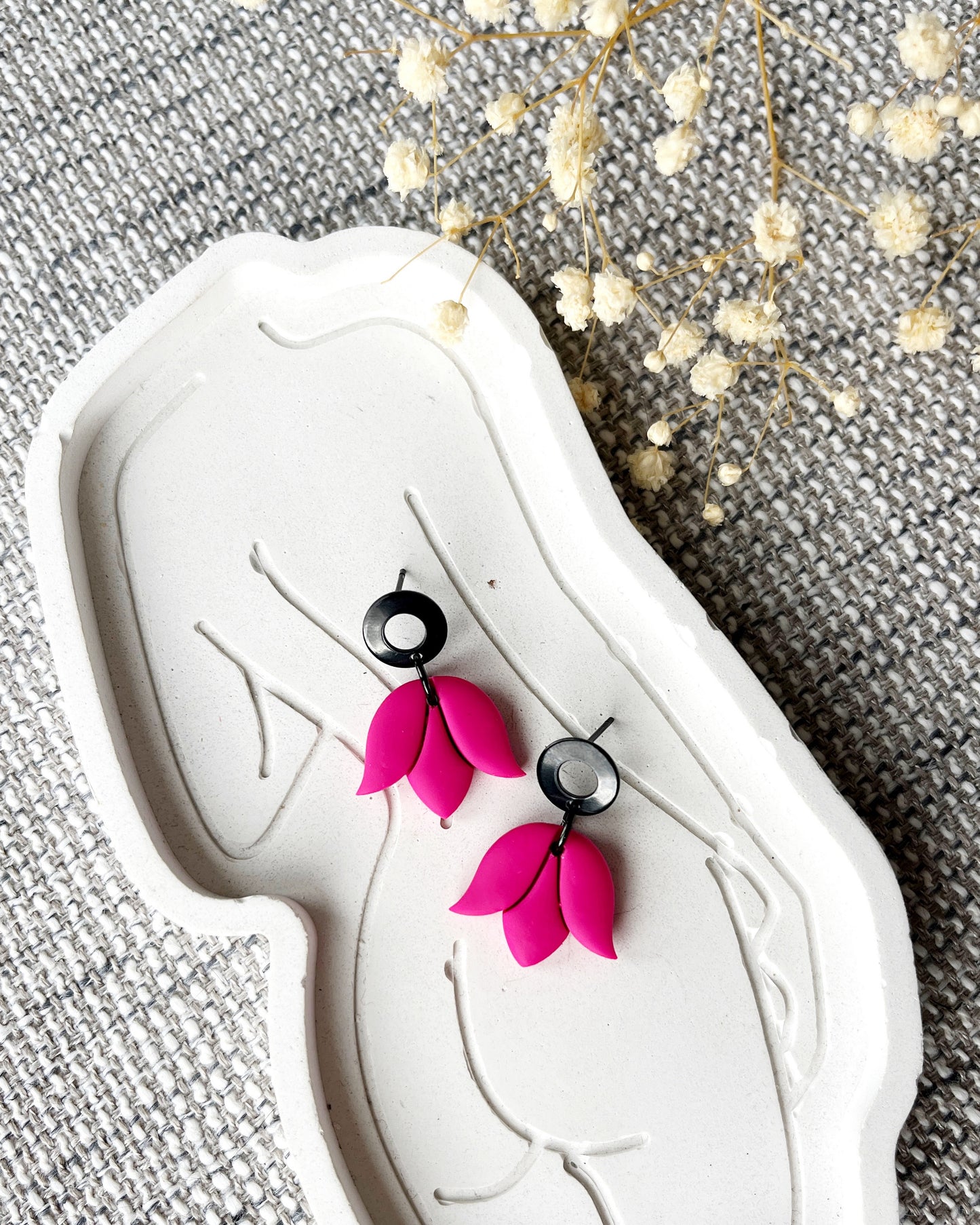 Black stud earring with delicate hot pink tulip design