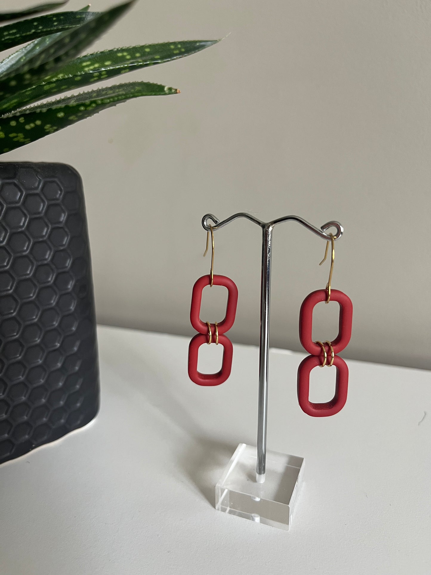 Red chain look earring with gold hook