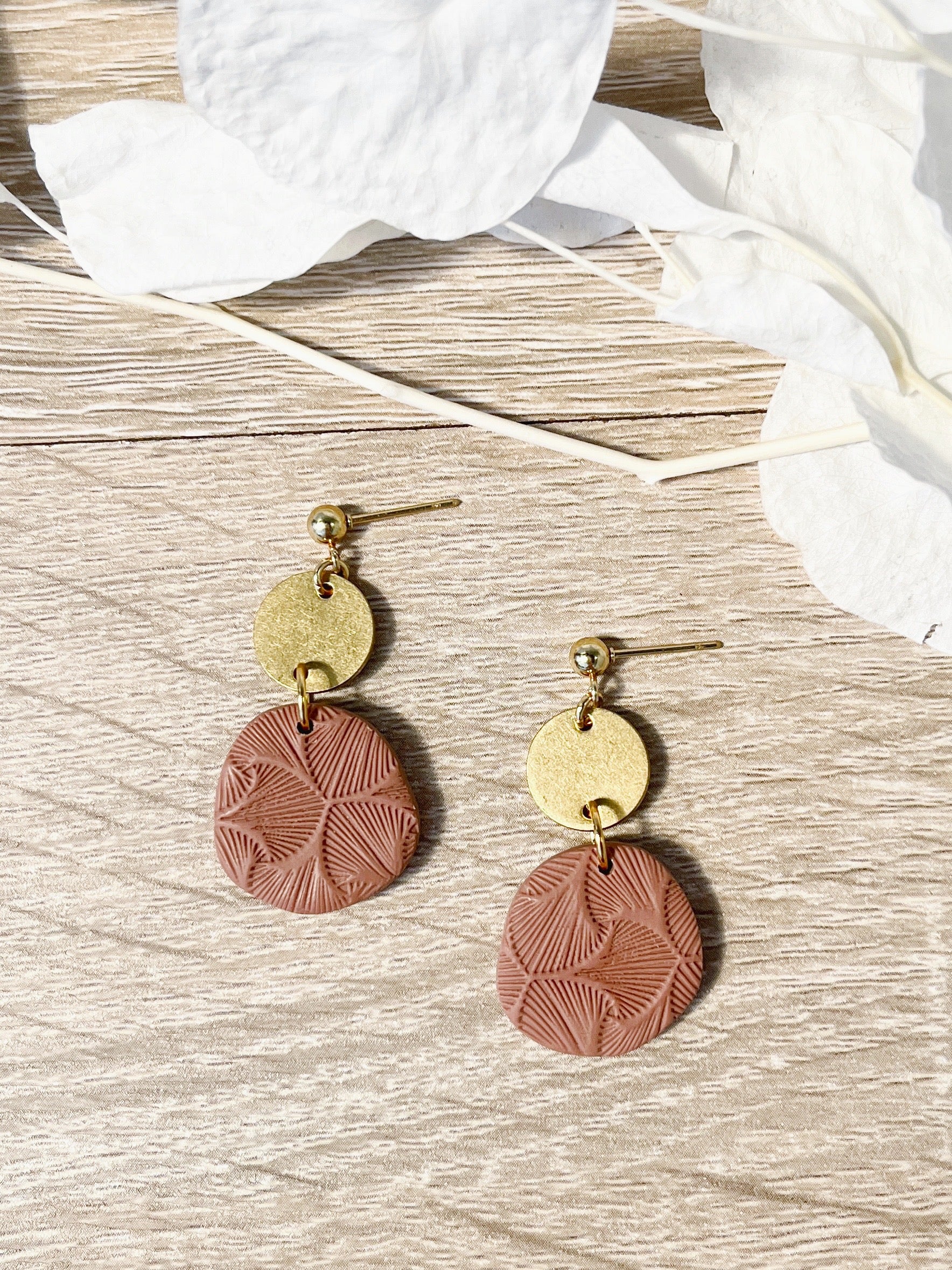 Gold stud earring with mocha mousse textured organic circle
