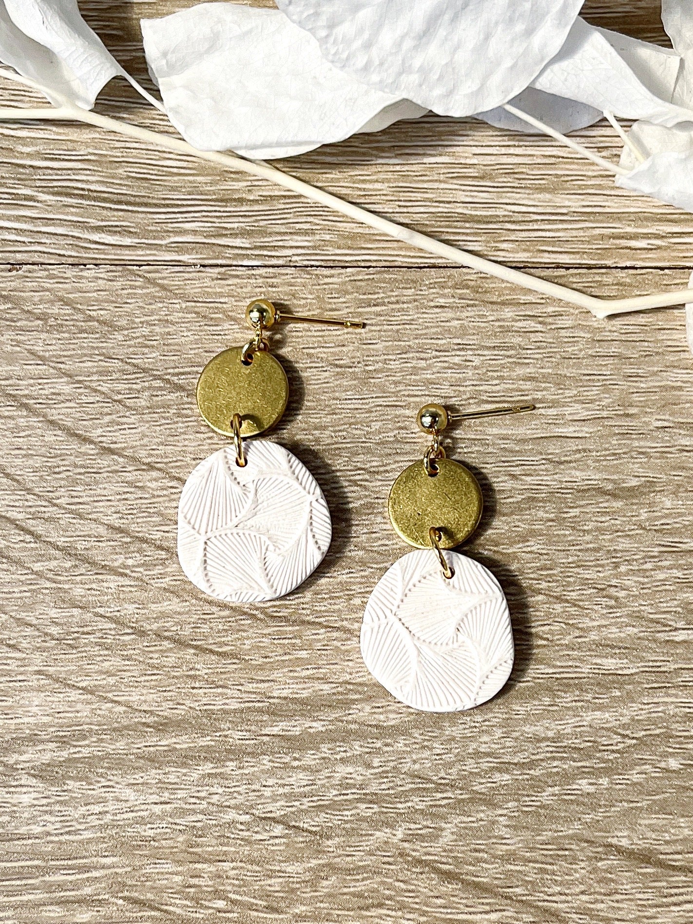 Gold stud earring with white textured organic circle