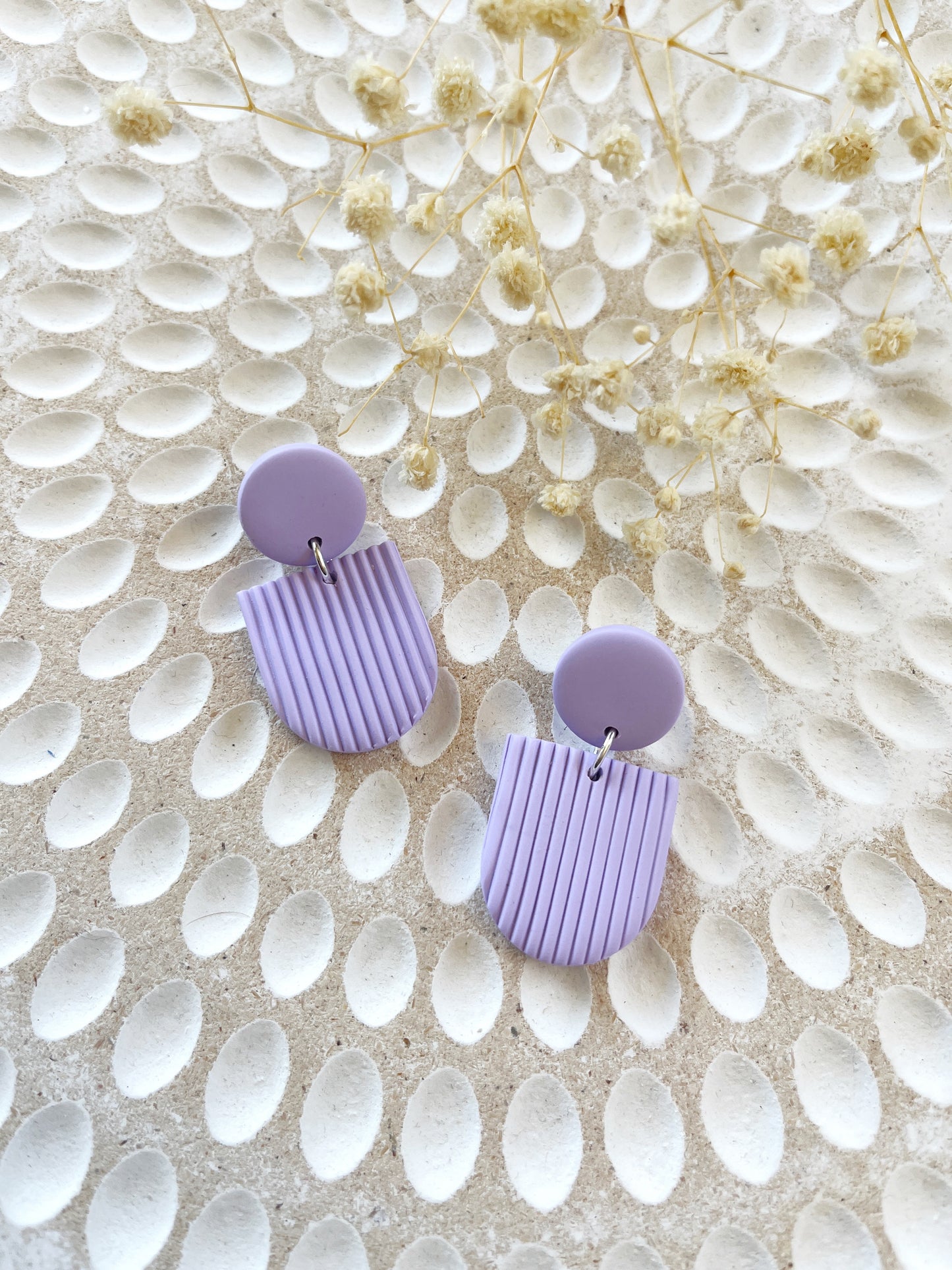 Lilac corduroy texture inverted arch stud earring