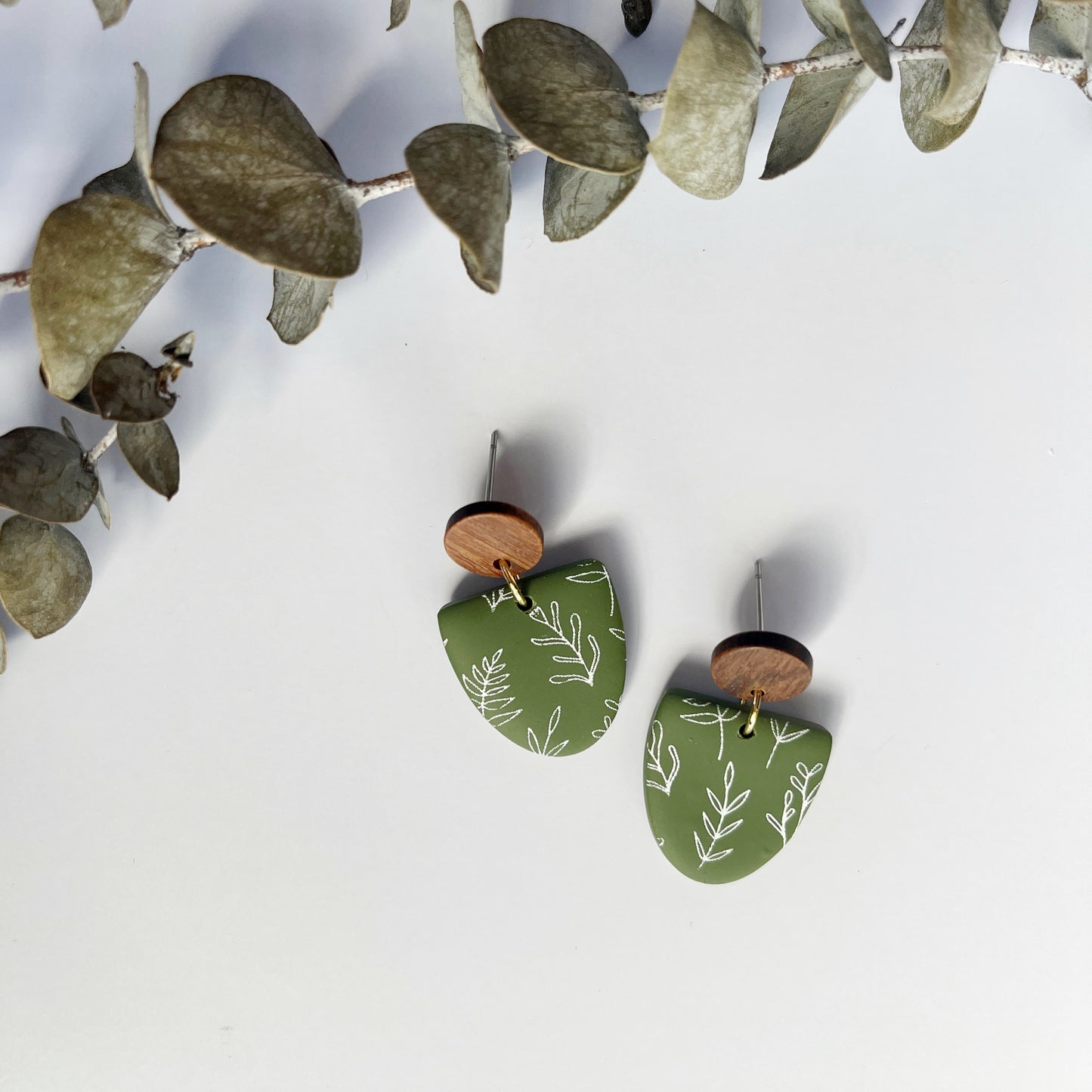 Khaki Foliage mini arch
