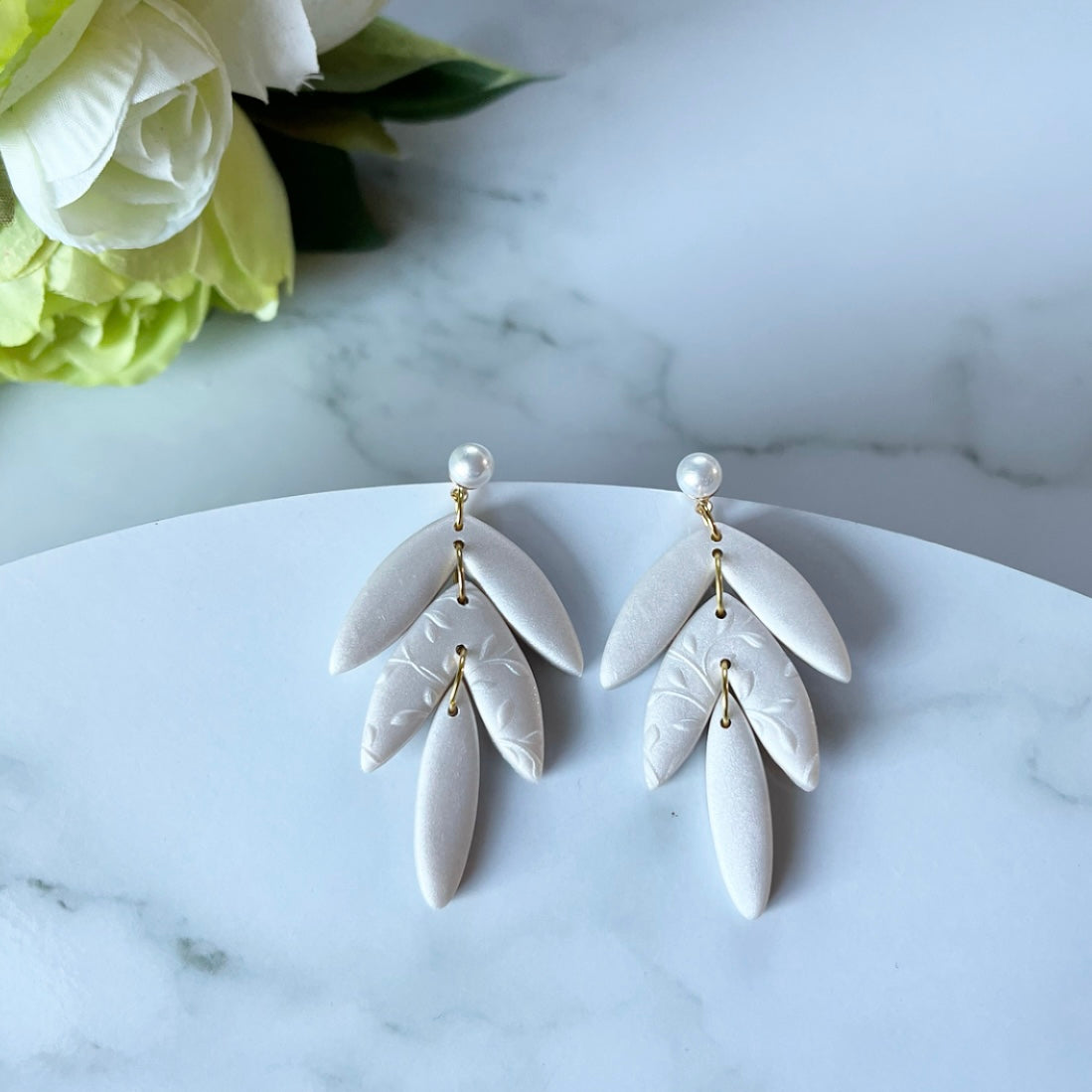 Pearl Zoe vine stud